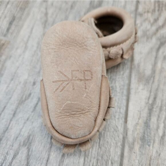 Freshly Picked Weatherd Brown Moccasin Baby Shoes 6-12 Months - Picture 8 of 11